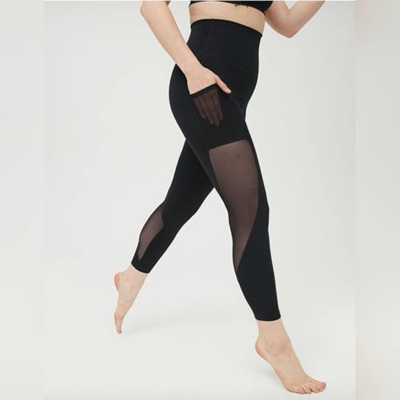 aerie Pants - ​Aerie OFFLINE Goals 7/8 High Waisted Mesh Pocket Leggings Black Medium